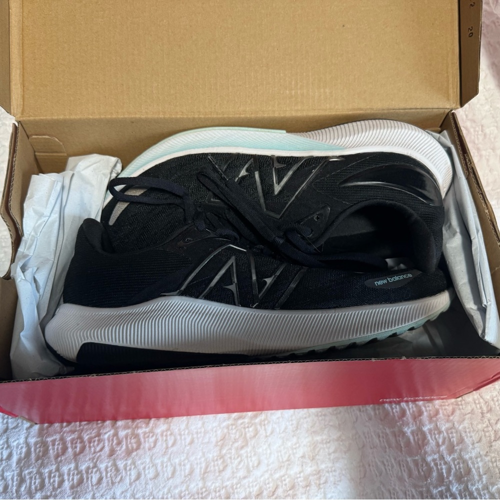 New Balance Women's Running Shoes - Black and White
